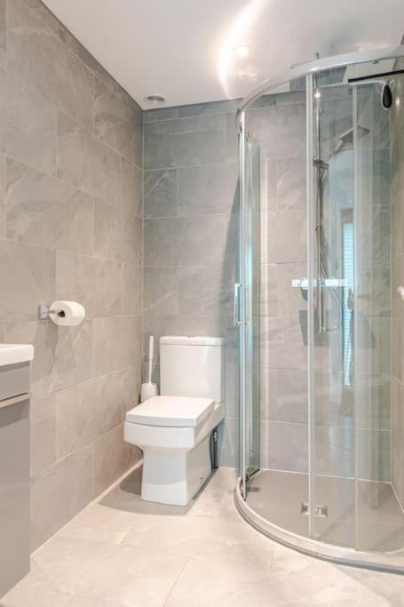 Cosy Cotswolds Retreat Near Bath & Castle Combe Apartment Chippenham  Bagian luar foto