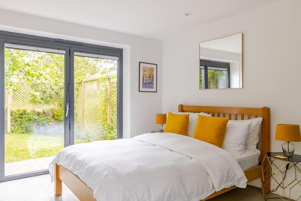 Cosy Cotswolds Retreat Near Bath & Castle Combe Apartment Chippenham  Bagian luar foto