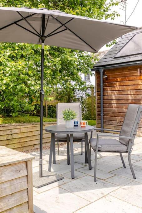 Cosy Cotswolds Retreat Near Bath & Castle Combe Apartment Chippenham  Bagian luar foto