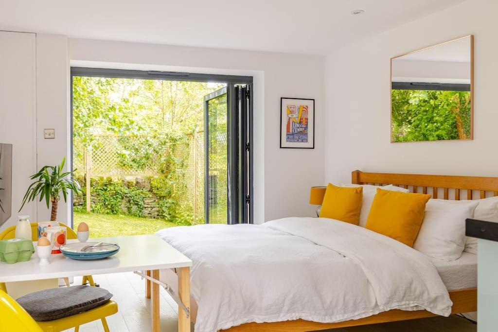 Cosy Cotswolds Retreat Near Bath & Castle Combe Apartment Chippenham  Bagian luar foto