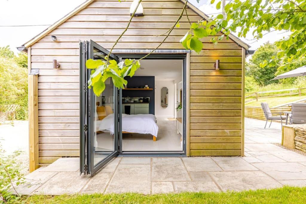 Cosy Cotswolds Retreat Near Bath & Castle Combe Apartment Chippenham  Bagian luar foto